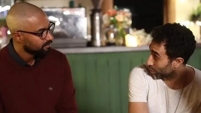 ما حقيقة اعتداء كريم فهمي على كريم العدل أثناء تصوير مسلسل 220 يوم؟