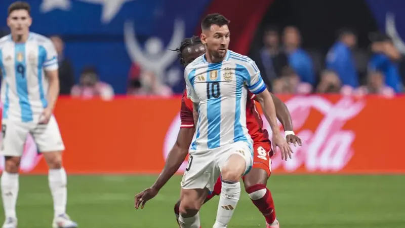 القنوات الناقلة لمباراة الأرجنتين اليوم ضد فنزويلا في تصفيات كأس العالم 2026