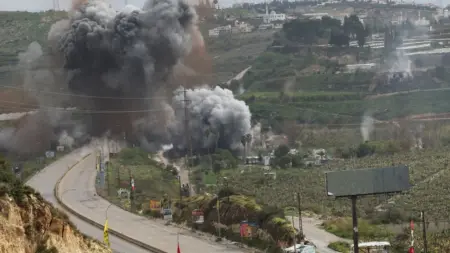 related_news_inside_blogsفيديو - إسرائيل تدمّر آخر جسر يربط جنوب لبنان ببقية البلاد