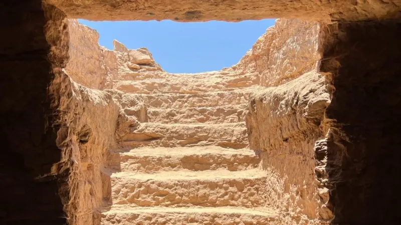 صور - اكتشاف نقوش هيروغليفية بحالة جيدة داخل مقبرة أثرية في مصر