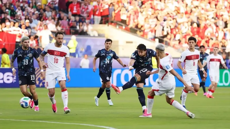 كأس العالم 2026 - فيديو: لاعب باراغواي يثير الجدل بعد "سرقة" ساعة يد حكم مباراة تركيا