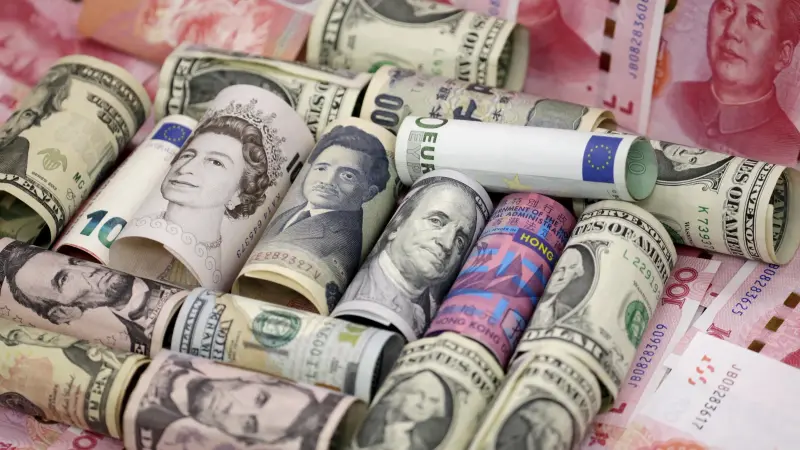 رفع الفائدة في اليابان 0.75% والين يهبط مقابل الدولار