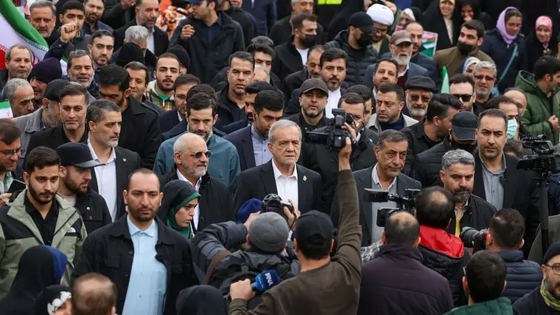 بسبب إدارة الحرب.. تصاعد الخلافات بين الرئيس الإيراني والحرس الثوري