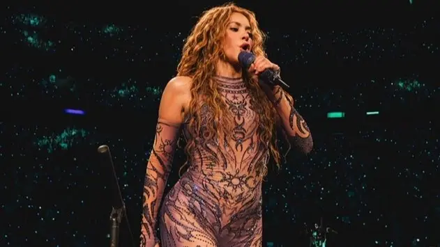 فيديو يوثق لحظة سقوط شاكيرا على المسرح في كندا