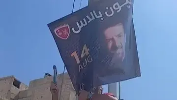مجهولون مزقوا صور الفنان اللبناني محمد إسكندر المعلقة في مدينة يبرود (إكس) مجهولون مزقوا صور الفنان اللبناني محمد إسكندر المعلقة في مدينة يبرود (إكس)