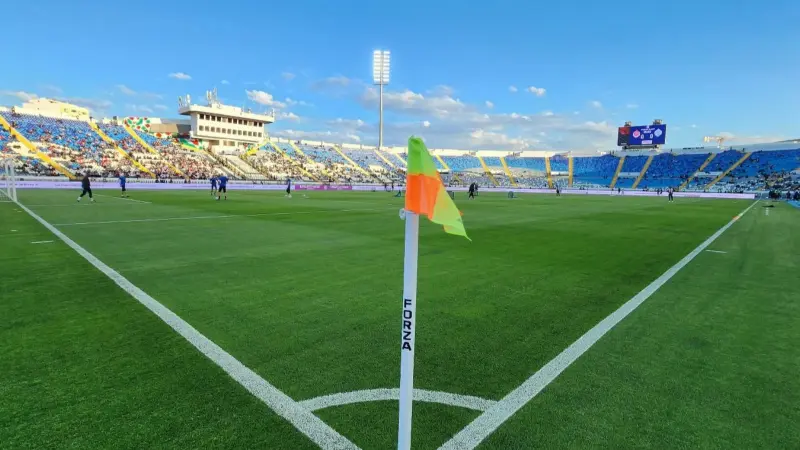 سبب إغلاق ملعب دونور.. الرجاء والوداد في ورطة جديدة