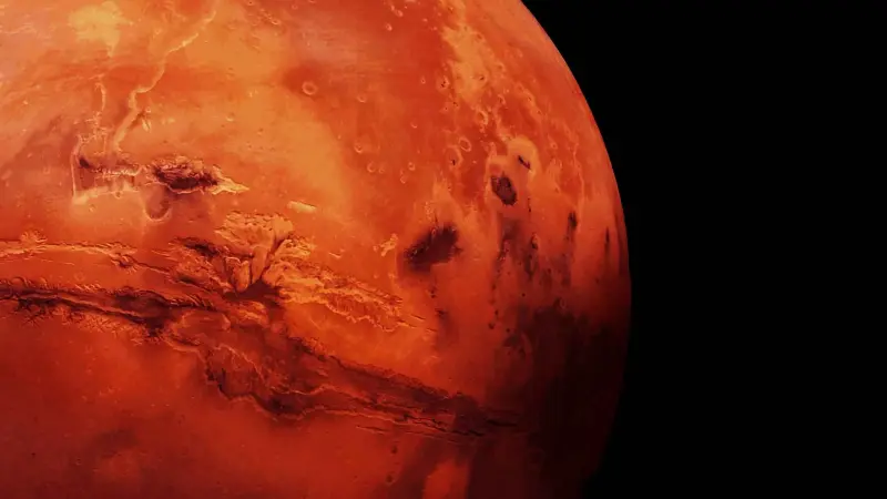 لغز "البقعة المظلمة".. ماذا يحدث على سطح المريخ منذ 50 عامًا؟