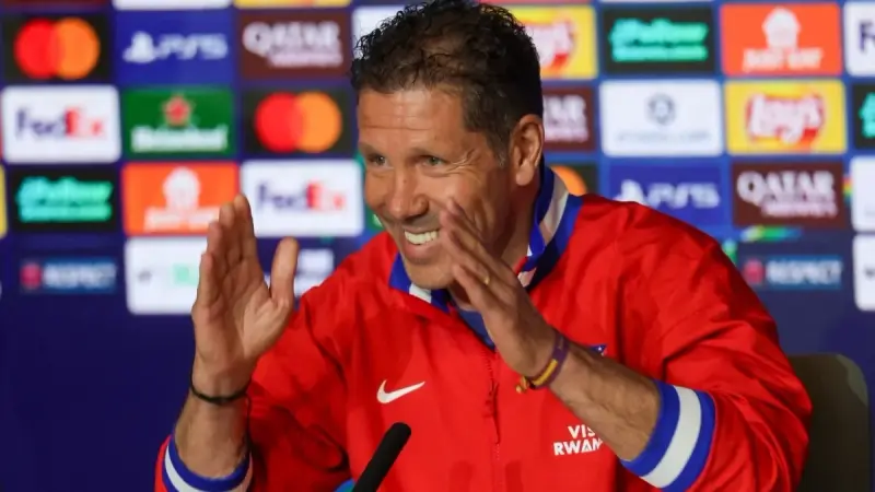 سيميوني يكيل المديح لفرناندو توريس بسبب شباب أتلتيكو مدريد