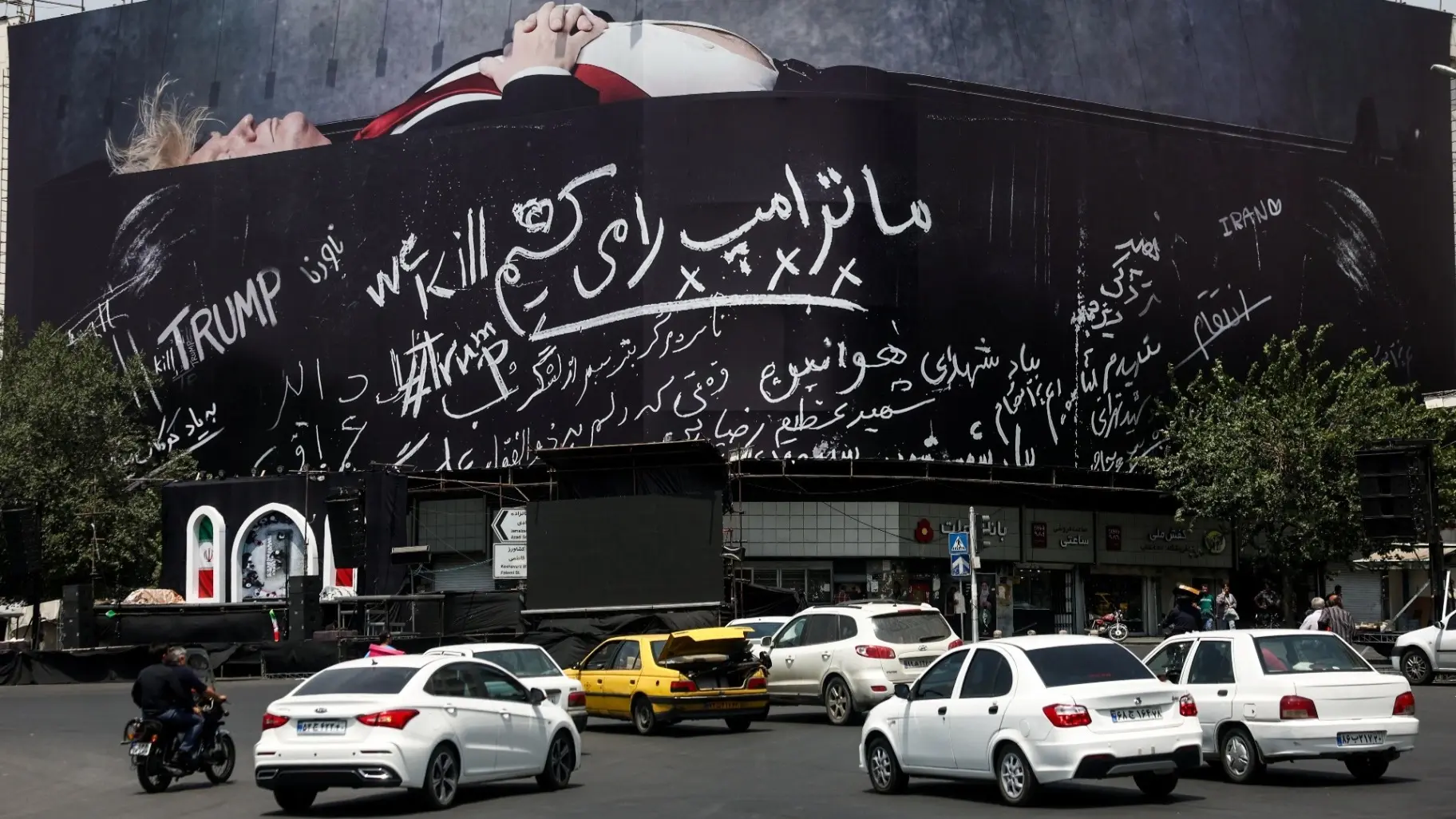 شكوك إيرانية حول نوايا واشنطن رغم تعليق الغارات الأميركية (رويترز) شكوك إيرانية حول نوايا واشنطن رغم تعليق الغارات الأميركية (رويترز)