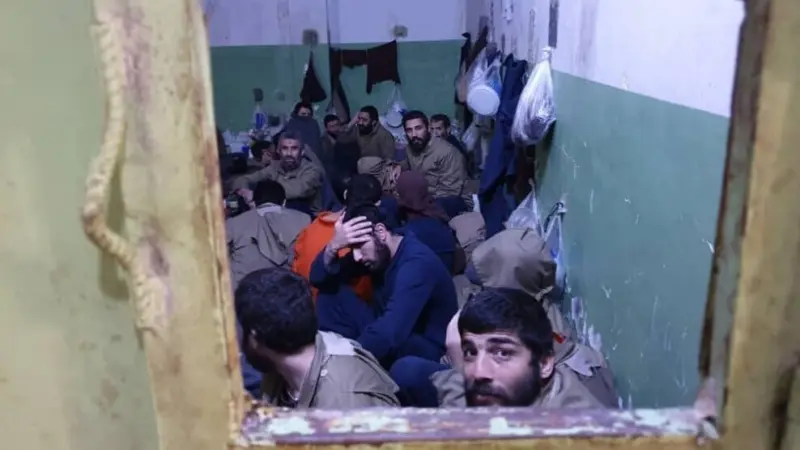 الجيش الأميركي ينقل سجناء تنظيم "داعش" من سوريا إلى العراق