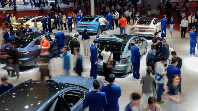 الصين تعزّز الابتكار في مجال القيادة الذكية