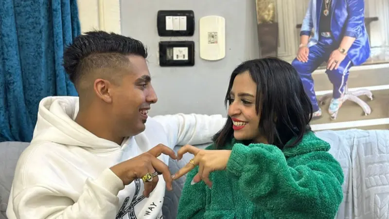 زفاف كروان مشاكل يشعل الجدل على مواقع التواصل.. أهدى العروس آيفون