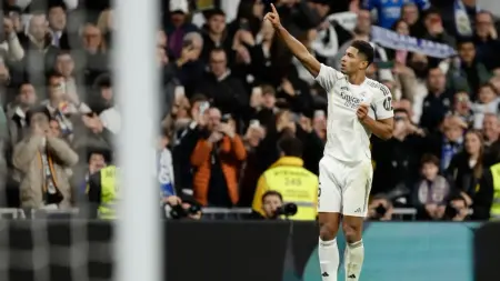 related_news_inside_blogsبعلم ريال مدريد.. ما سبب وجود جود بيلينغهام في لندن؟