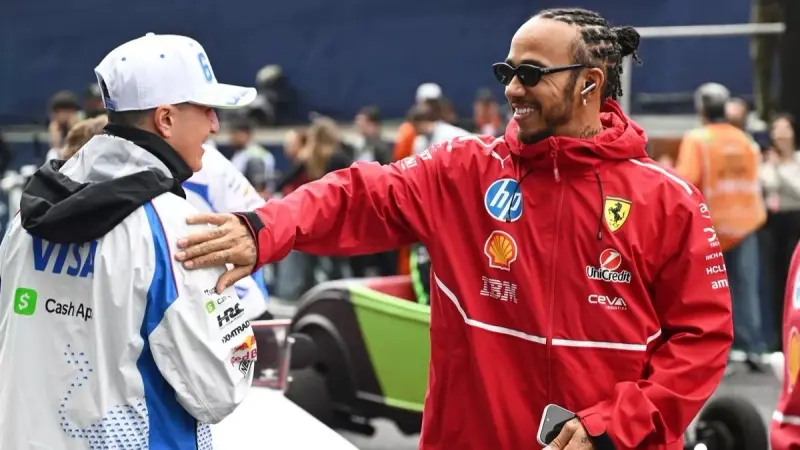 لويس هاميلتون يتعهد بمواصلة دعم المواهب الشابة بعد الاعتزال