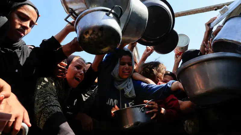المشهد باختصار: مجاعة في غزة.. وقرار اقتصادي مهم بسوريا
