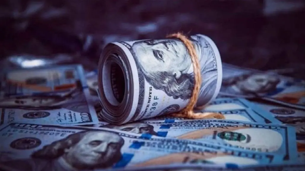 سعر صرف الدولار في العراق اليوم نحو 154,300 دينار لكل 100 دولار (رويترز) سعر صرف الدولار في العراق اليوم نحو 154,300 دينار لكل 100 دولار (رويترز)
