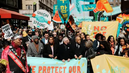 related_news_inside_blogsالملايين يشاركون بمسيرات "لا ملوك" في أميركا وأوروبا