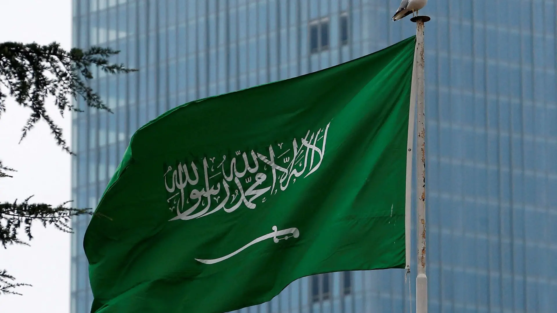 "الحوثيون" في اليمن يعلنون مهاجمة وزارة الدفاع السعودية في الرياض ولا تأكيد من المملكة (رويترز) "الحوثيون" في اليمن يعلنون مهاجمة وزارة الدفاع السعودية في الرياض ولا تأكيد من المملكة (رويترز)