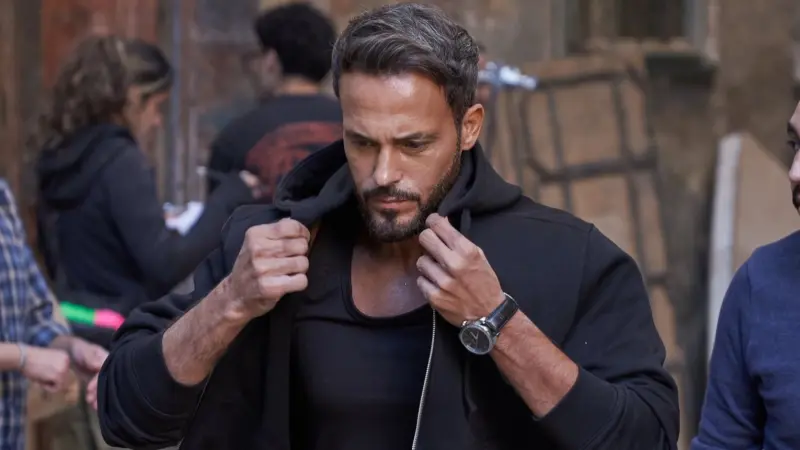 صور - يوسف الشريف يشوق الجمهور بكواليس مسلسل فن الحرب ويتصدر الترند