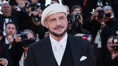 related_news_inside_blogsفيديو- "لم يصدق".. جون ترافولتا يغالب دموعه لحظة تكريمه في مهرجان كان