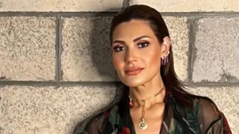 صور دينا طلعت بالحجاب تثير الجدل.. قبل ارتباطها المنتظر بعمرو أديب