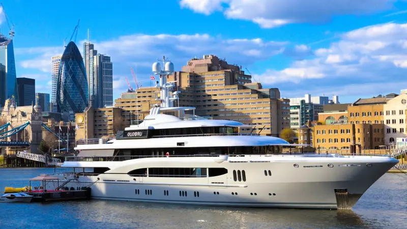 نادي المليارديرات.. هؤلاء يملكون ثروات تفوق نصف البشرية