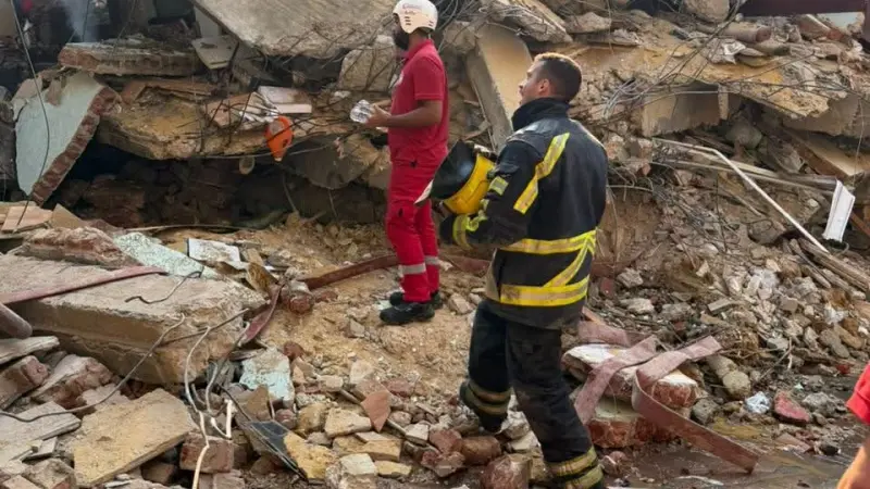 التحقيق في سبب حريق منشية ناصر بالقاهرة وعدد الضحايا يرتفع