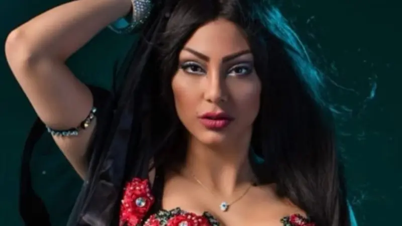 فيديو - إلقاء القبض على راقصة شهيرة في مطار القاهرة بتهمة مثيرة للجدل