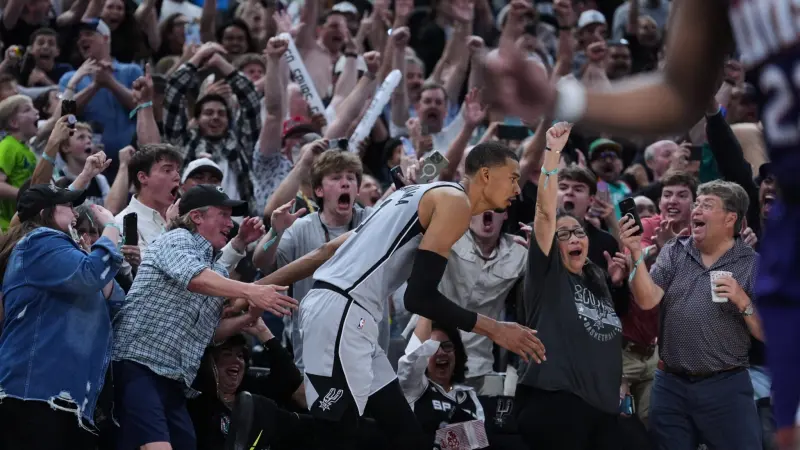 بعد 6 سنوات من الغياب.. ويمبانياما يعيد سبيرز للأدوار الإقصائية