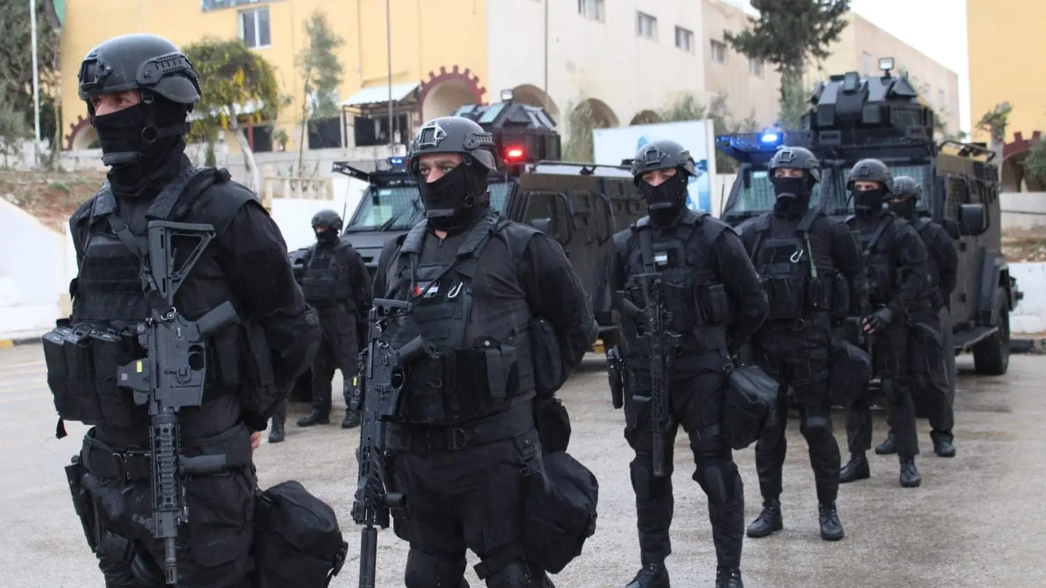 7 قتلى على الأقل في إطلاق نار داخل كنسية في جنوب الأردن 7 قتلى على الأقل في إطلاق نار داخل كنسية في جنوب الأردن