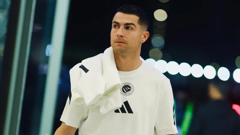 غياب رونالدو وانتقال بنزيما يشعلان أجواء المنافسة في الدوري السعودي