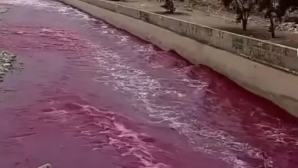 "اللعنة".. حقيقة تحول نهر ريماك في البيرو إلى اللون الأحمر