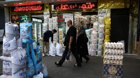 إلى متى تستطيع إيران تحمّل الألم الاقتصادي الناجم عن الحصار الأميركي؟