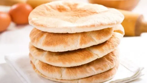 فيديو - "مكياج بالخبز".. مؤثرة لبنانية تُثير غضباً واسعاً