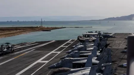 related_news_inside_blogsحاملة الطائرات الأميركية فورد تعبر قناة السويس باتجاه البحر الأحمر