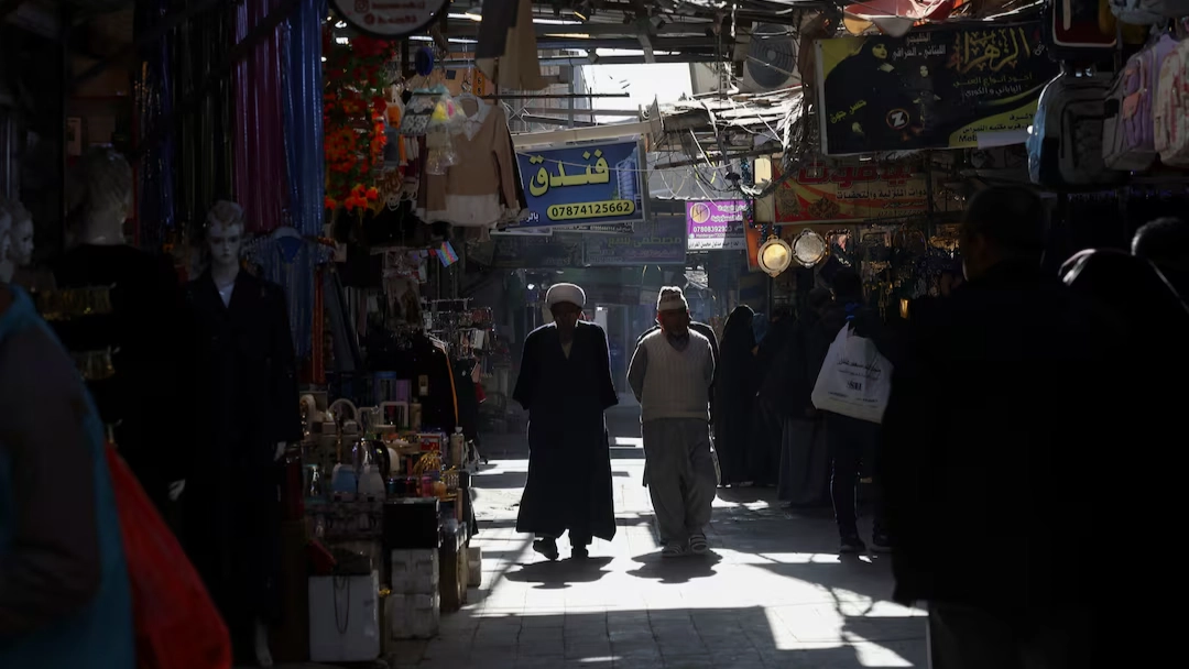 تراجع الريال الإيراني يهدد قطاع السياحة في العراق 