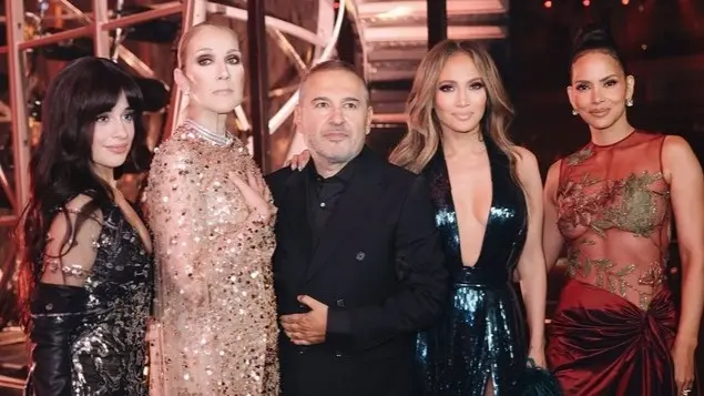 فيديو - نجمات عالميات تلألأن في عرض "1001 موسم من إيلي صعب"