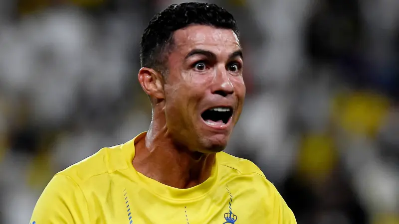 أكثر من سجل ركلات حرة في التاريخ.. رونالدو يتخطى مارادونا ويقترب من ميسي