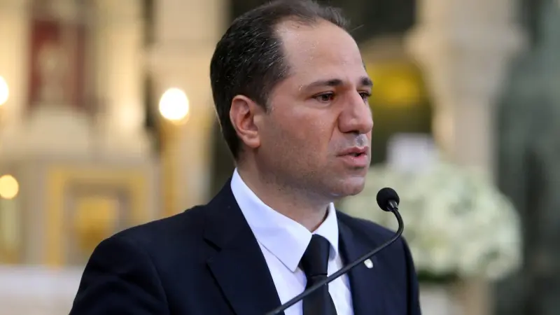 سامي الجميل يفتح النار على وفيق صفا: بتدمروا البلد وبتطلبوا منها تنضّف