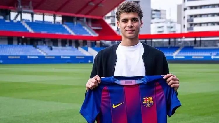 كم سيجني الأهلي مستقبلا من صفقة انتقال حمزة عبد الكريم إلى برشلونة؟
