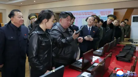 related_news_inside_blogsصور - كوريا الشمالية.. كيم جونغ أون يجرب مسدسا جديدا مع ابنته