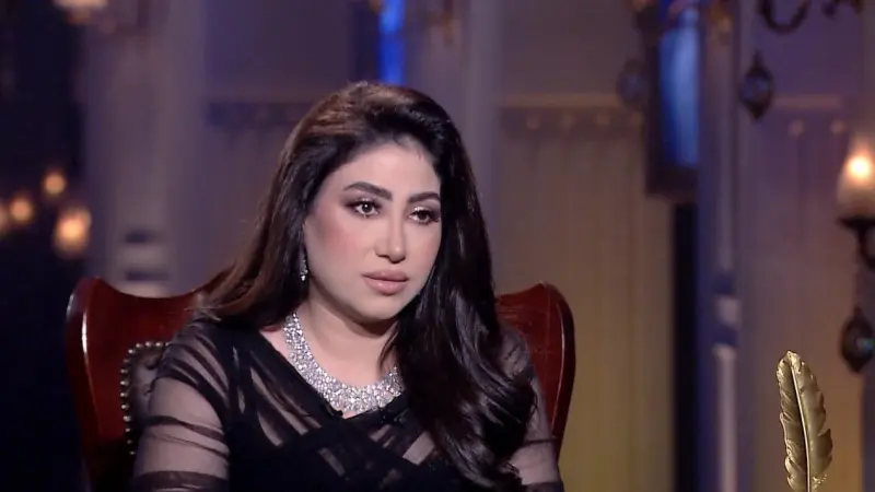 سبب القبض على المطربة بوسي في مطار القاهرة.. القصة كاملة