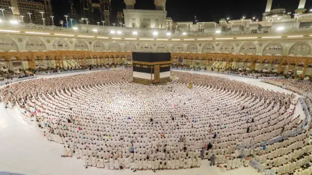 المشهد باختصار: تهجير سكان غزة يعود للواجهة.. والحجاج يواصلون رمي الجمرات