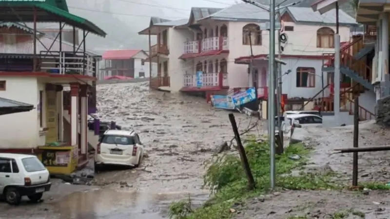 ما هو الانفجار السحابي الذي تسبب في الفيضانات المدمرة في الهند؟