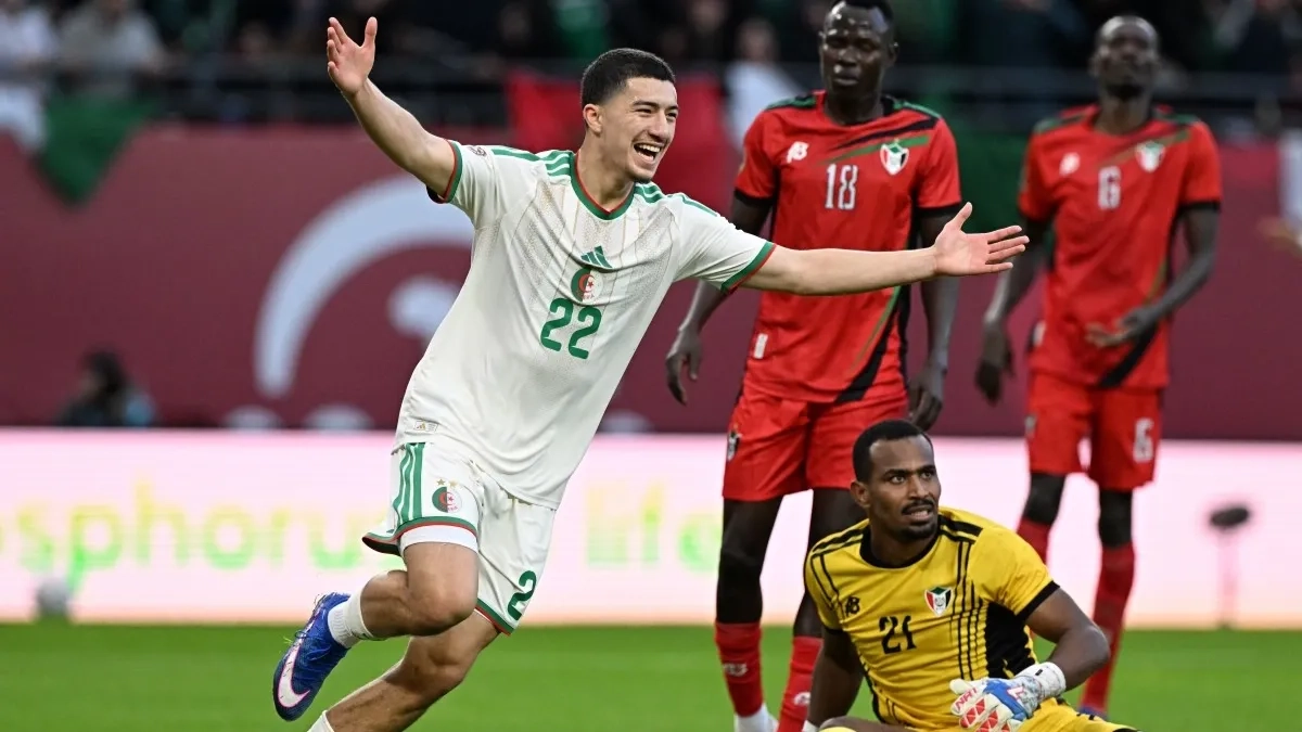 هدف إبراهيم مازا الدولي الأول يقود الجزائر لرقم استثنائي في أمم إفريقيا 