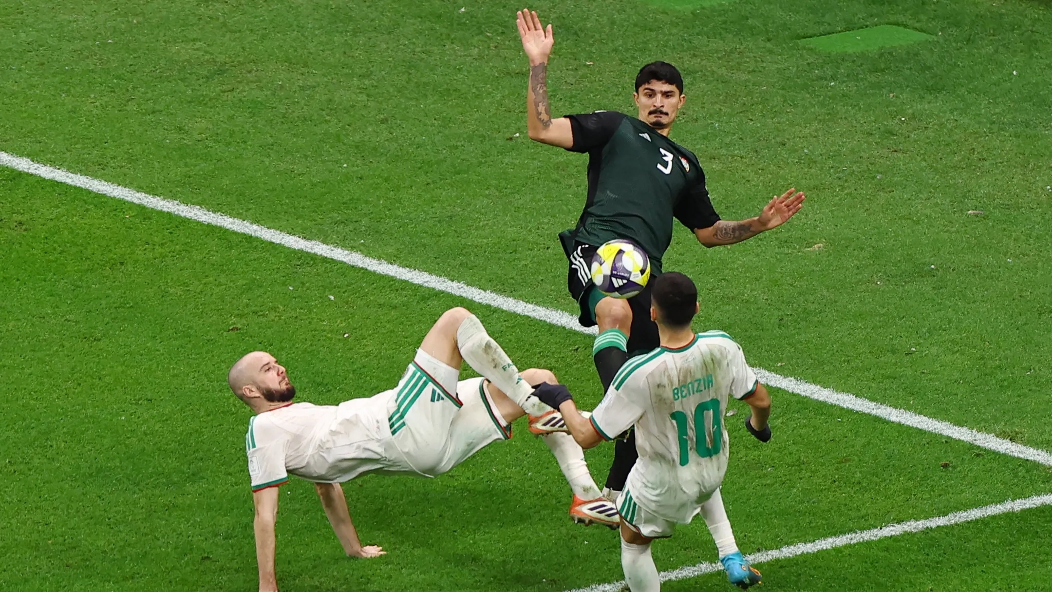 الإمارات تطيح بالجزائر وتتأهل لقبل نهائي كأس العرب 