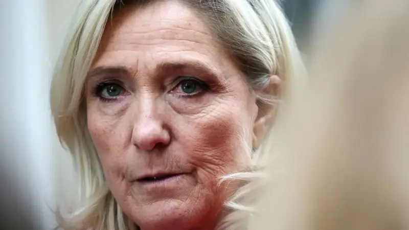 مارين لوبان تقرر حضور جنازة بريجيت باردو.. ماذا عن ماكرون؟