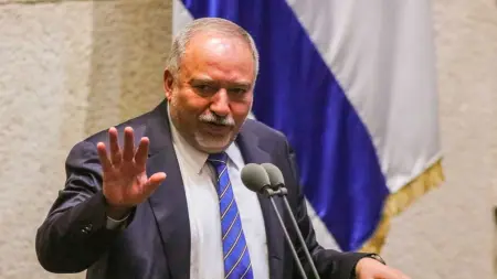 related_news_inside_blogsفوضى تعمّ إسرائيل.. ليبرمان يهاجم نتانياهو والأحزاب العربية