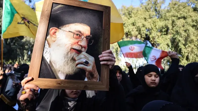 إيران تُهدد بإعلان "الجهاد" في حال استهداف خامنئي