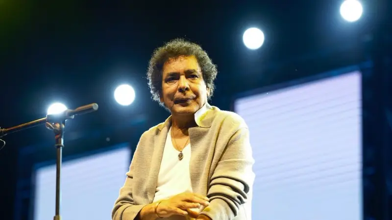 أول ظهور لمحمد منير بعد وعكته الصحية: كنت كينغ القلوب